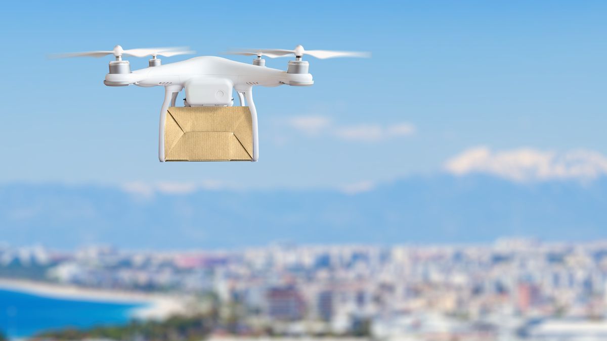 Dron bude muset mít SPZ a „dronovůdce“ čeká online školení